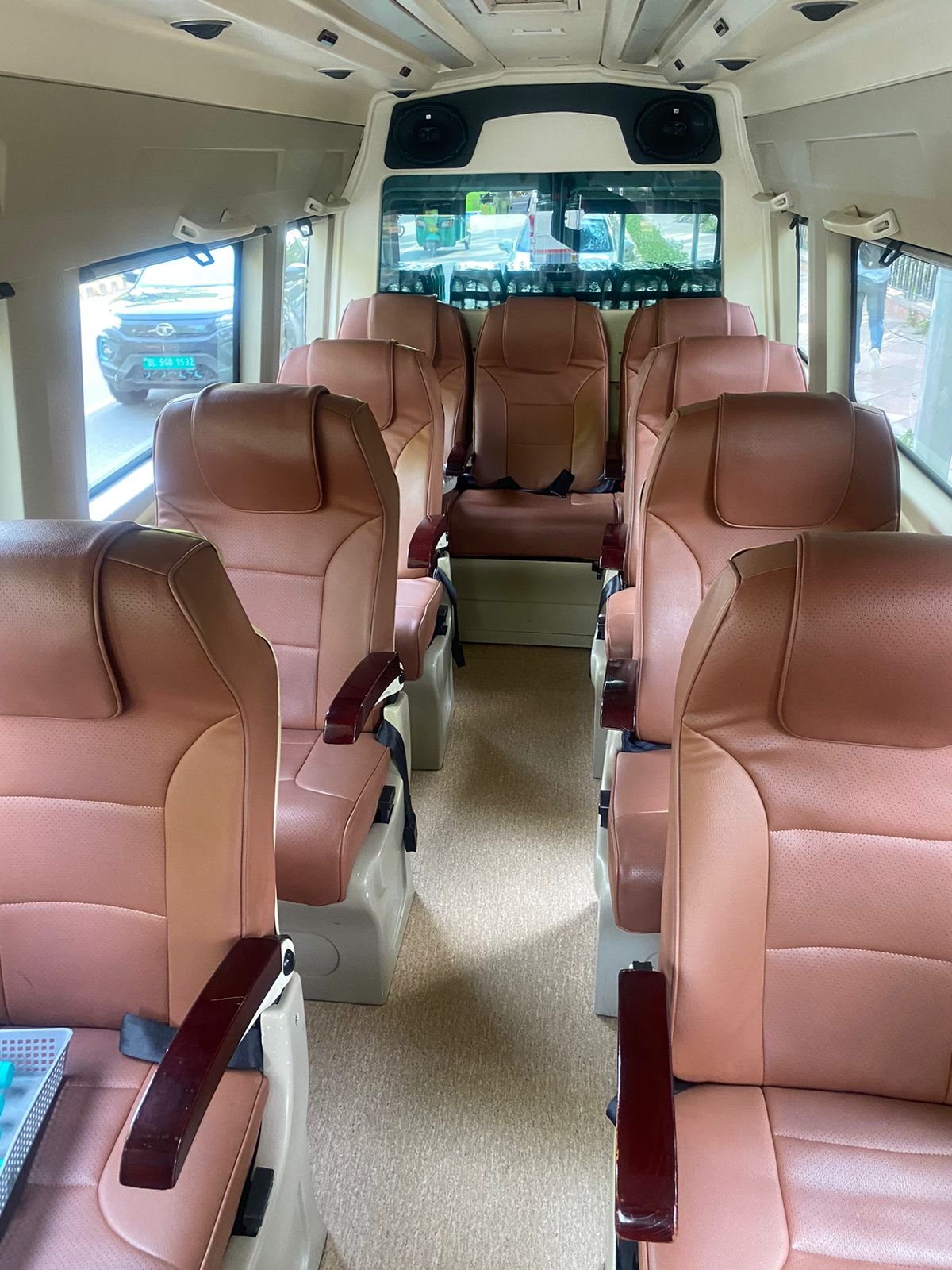 18 seater tempo traveller images